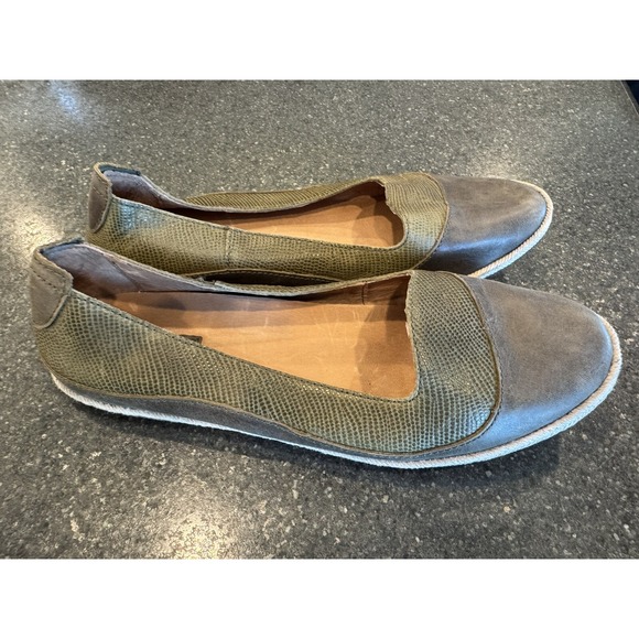 OluKai Women's Lino Flat Olive Green Leather Size 8M Comfort‎ - Picture 1 of 5